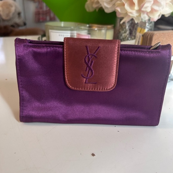 Yves Saint Laurent Purple Satin Clutch cosmetic bag with zipper, 010 - Picture 1 of 5